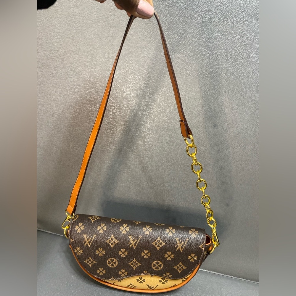 NWOT FASHION MESSENGER SADDLE BAG - Picture 4 of 6